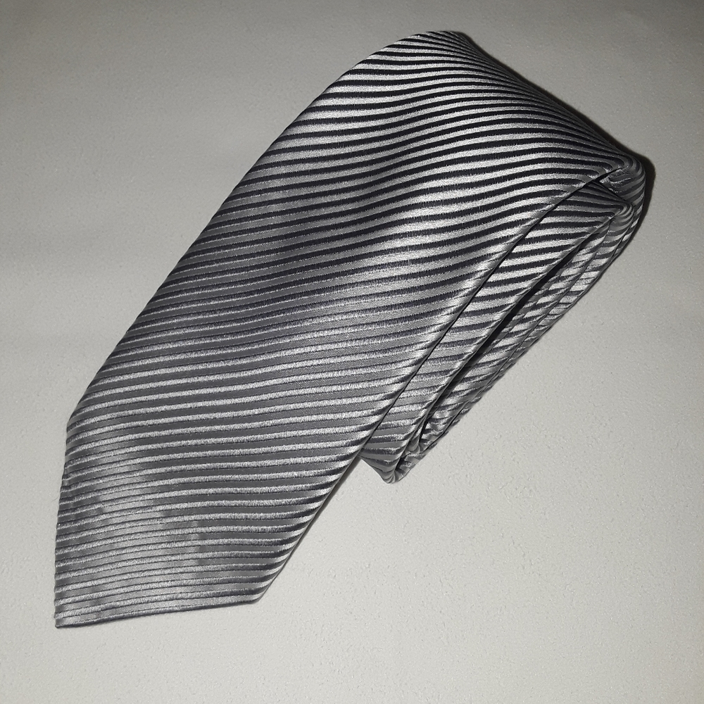 David Donahue Authentic men's silk tie
